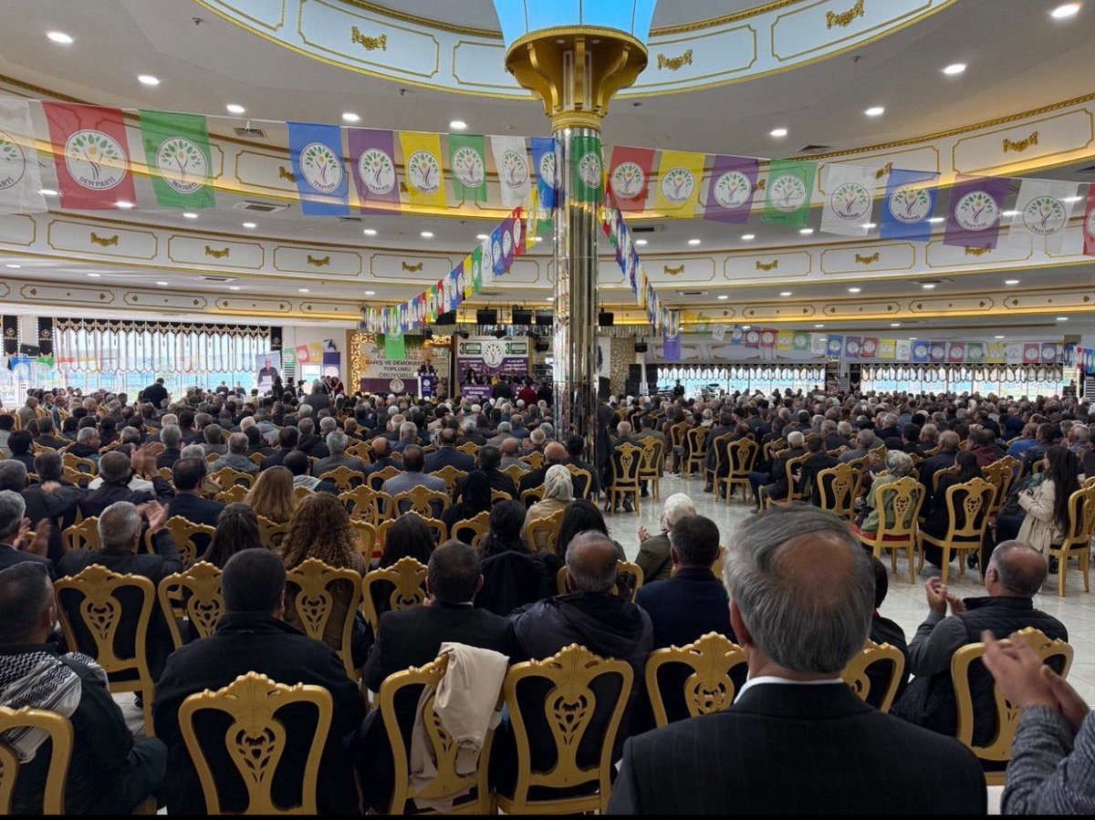 dbp_wan's tweet photo. Em îro beşdarî kongreya ya DEM Partîyê ya bajêra xwe bûn. Em ji rêveberîya berê re ji bo ked û xebatên wan spas dikin, rêveberîya nû pîroz dikin û di xebatên wan de serkeftinê dixwazin. Bila ev kongre hêza têkoşîna me ya sîyaseta demokratîk zêdetir bike. Keda gelê me sax be. 

@DEMPartiWan