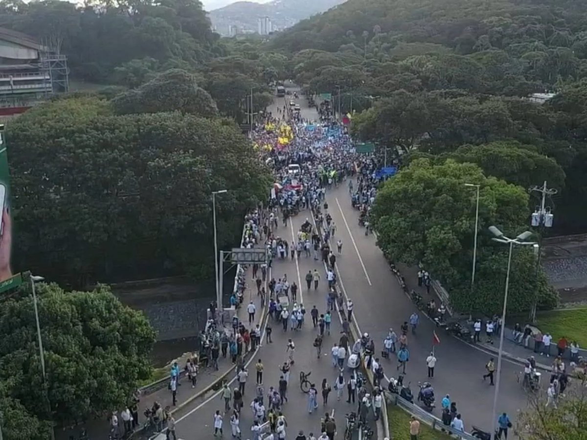 maicar18's tweet photo. Tras el secuestro de Maduro en enero, la administración del Simio Naranja eligió estabilidad sobre la agenda de Machado. Respaldó a Delcy y descartó a quien no tiene respeto interno. El Nobel dedicado no cambió el cálculo. #MCMFracasoTotal se firmó en esa decisión estratégica. https://t.co/MCeiVrJP82