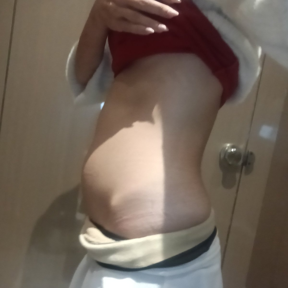 Angelic_pie28's tweet photo. I went to a buffet and both father and I had to purge... Other people were purging too in the bathroom 😭 Failed on the first day

#bc #bodycheck https://t.co/OBs6wZ0vJB