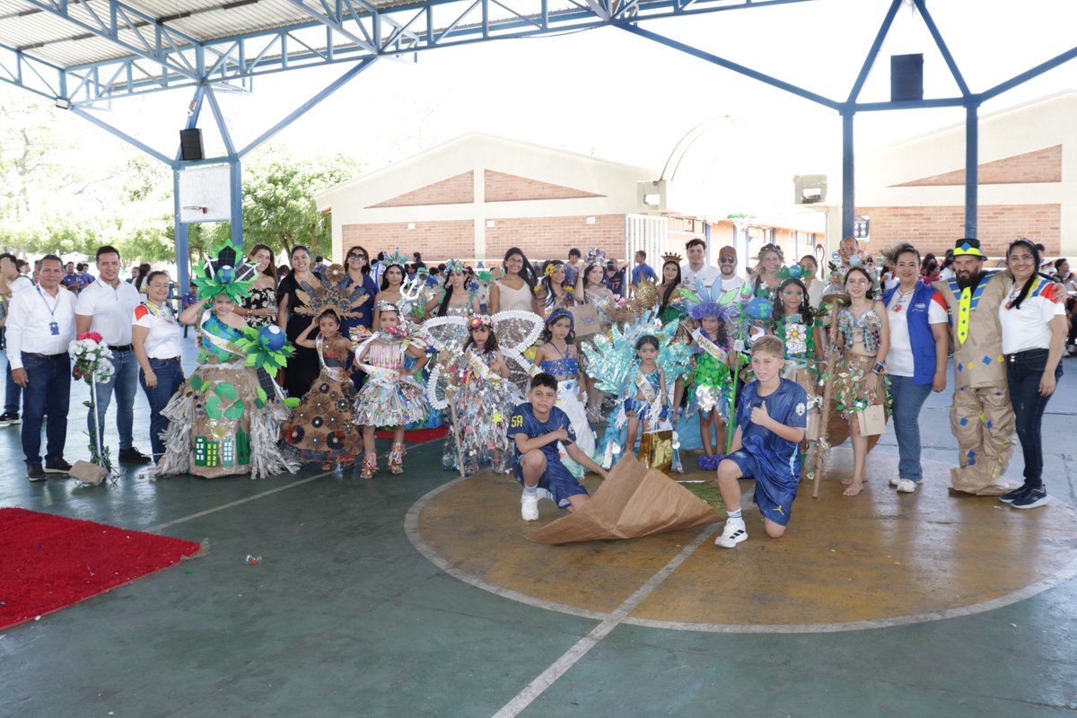 comfaoriente's tweet photo. ¡La creatividad y el cuidado del planeta fueron protagonistas! 🌿👑

En el Gimnasio Campestre ComfaOriente vivimos el Reinado Ecológico, una jornada con temática ecofuturista en la que nuestros estudiantes compartieron su talento y compromiso con un futuro más sostenible. 🌎💚

Somos #ComfaOriente, somos #LaCajaDeLosBeneficios.