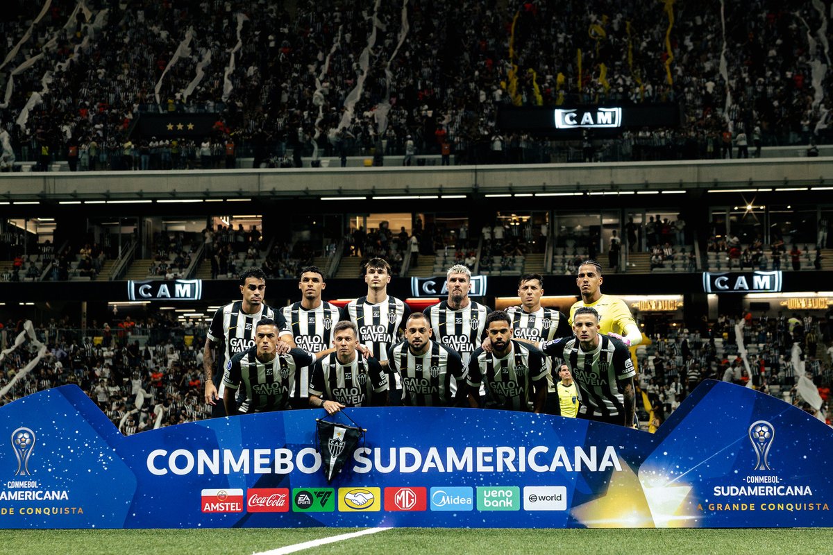 Atletico's tweet photo. Galo é o 2º brasileiro com mais finais continentais no século XXI! 🐔⚫⚪

Levantamento considera as duas principais competições do continente: Libertadores e Sul-Americana! 🌎

Saiba mais em: https://t.co/8x3cfKSExc https://t.co/mbMFgrM6AW