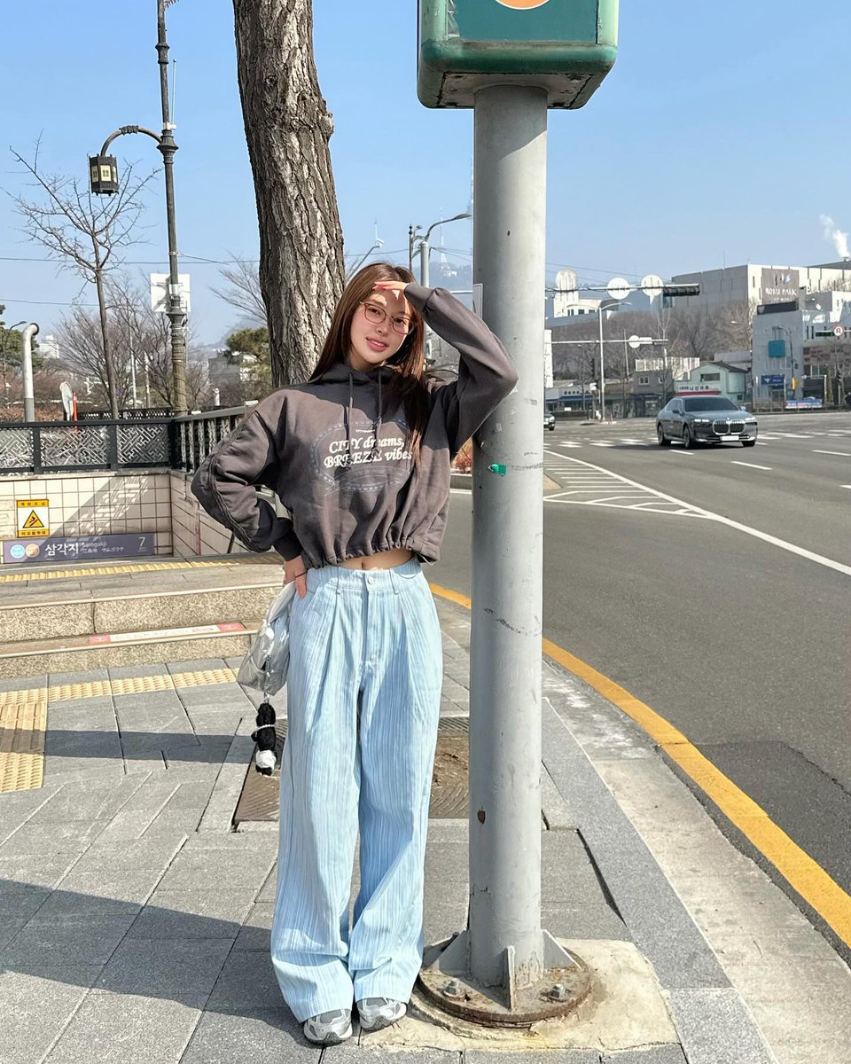foreversiyah's tweet photo. 他人の評価ではなく、自分の心の声を信じて歩いていこう。たまにはこういうのも悪くない。 💖🚀
iQUQQ https://t.co/ELqEkZ6MM4