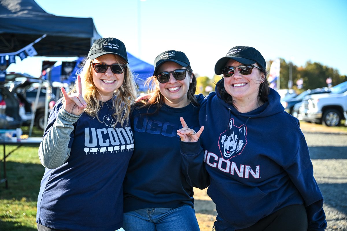 UConnHuskies's tweet photo. Let the Friday night fun begin! 😁🏈 https://t.co/jyDN6MHYWH