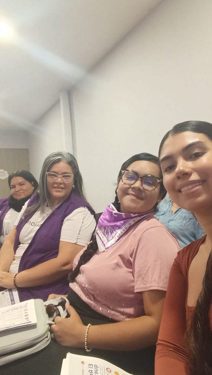 PoderSororo's tweet photo. 💜  Participamos en la apertura de la Comunidad de Práctica y Aprendizaje en Género e Integridad, compartiendo nuestra apuesta por prevenir las violencias en entornos empresariales.

¡Tejemos alianzas para transformar realidades!

#PoderSororo #GéneroEIntegridad https://t.co/t4yVkkiz9c