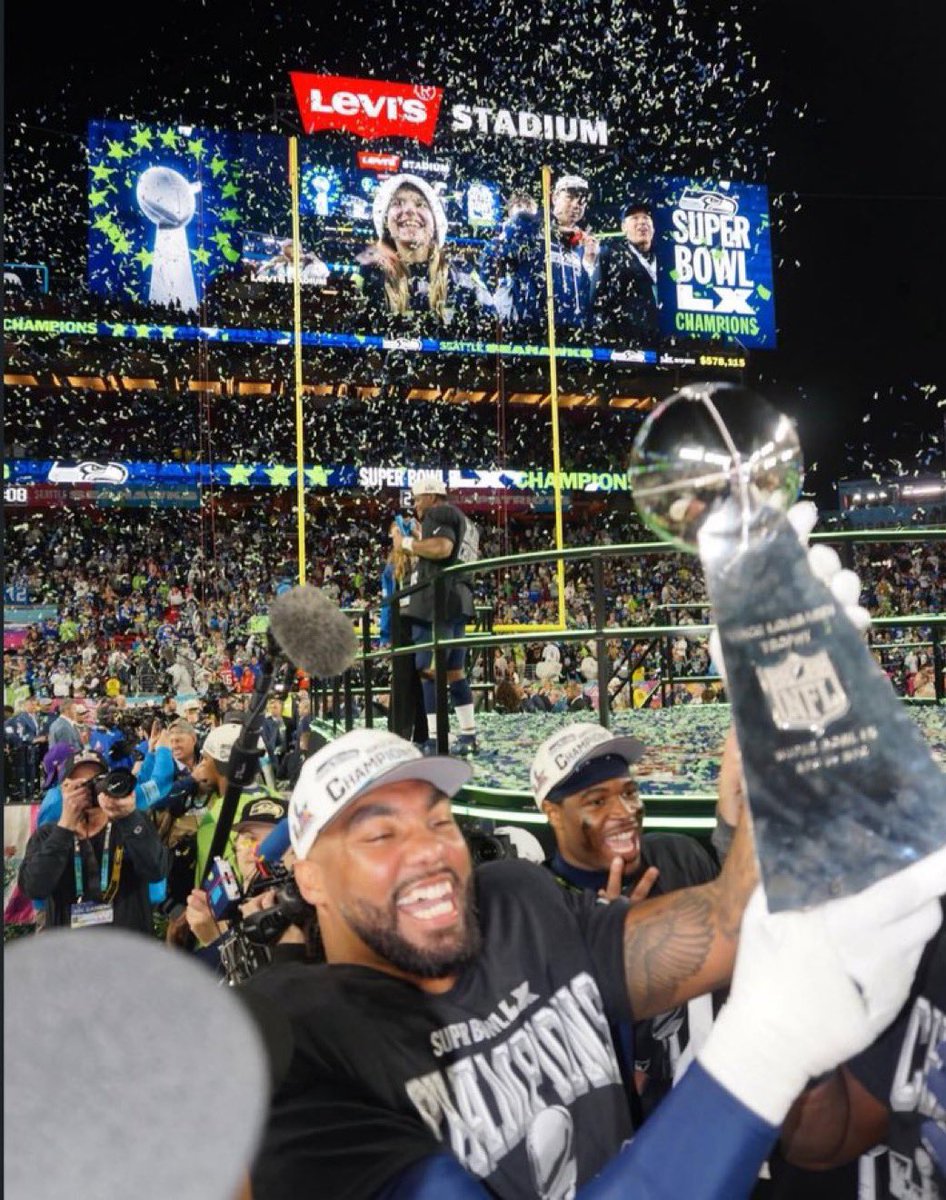 DevinTa99078665's tweet photo. @BigBrotherCert We are the reigning champs , which mean currently goof ball, so we “currently” the champs Mr low IQ … https://t.co/FJznfJjGMI