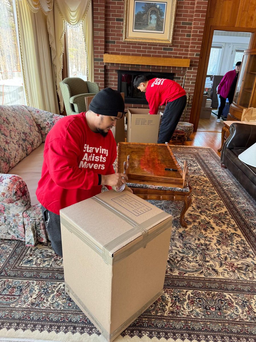 SAMoversNH's tweet photo. 📦 Packing protects. Labeling organizes.

Both play an important role in keeping belongings secure and making moving day more efficient.

#StarvingArtistsMovers #PackingTips https://t.co/z6Pcb680ok