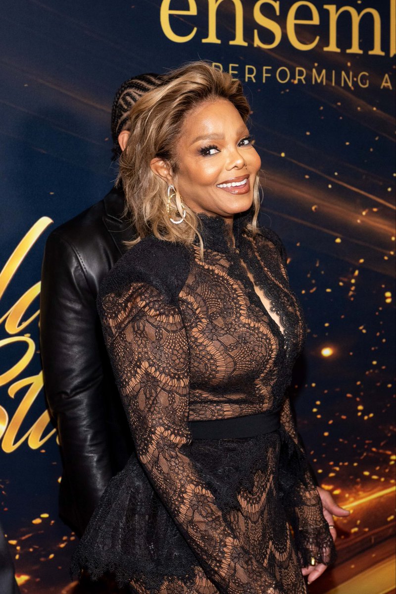 Chicks's tweet photo. Janet Jackson wears a stunning black lace Christian Siriano gown at the Dancers Against Cancer Gala of the Stars benefit in Los Angeles, where she honors Missy Elliott with the Icon Award. https://t.co/CzTXHjt7Is