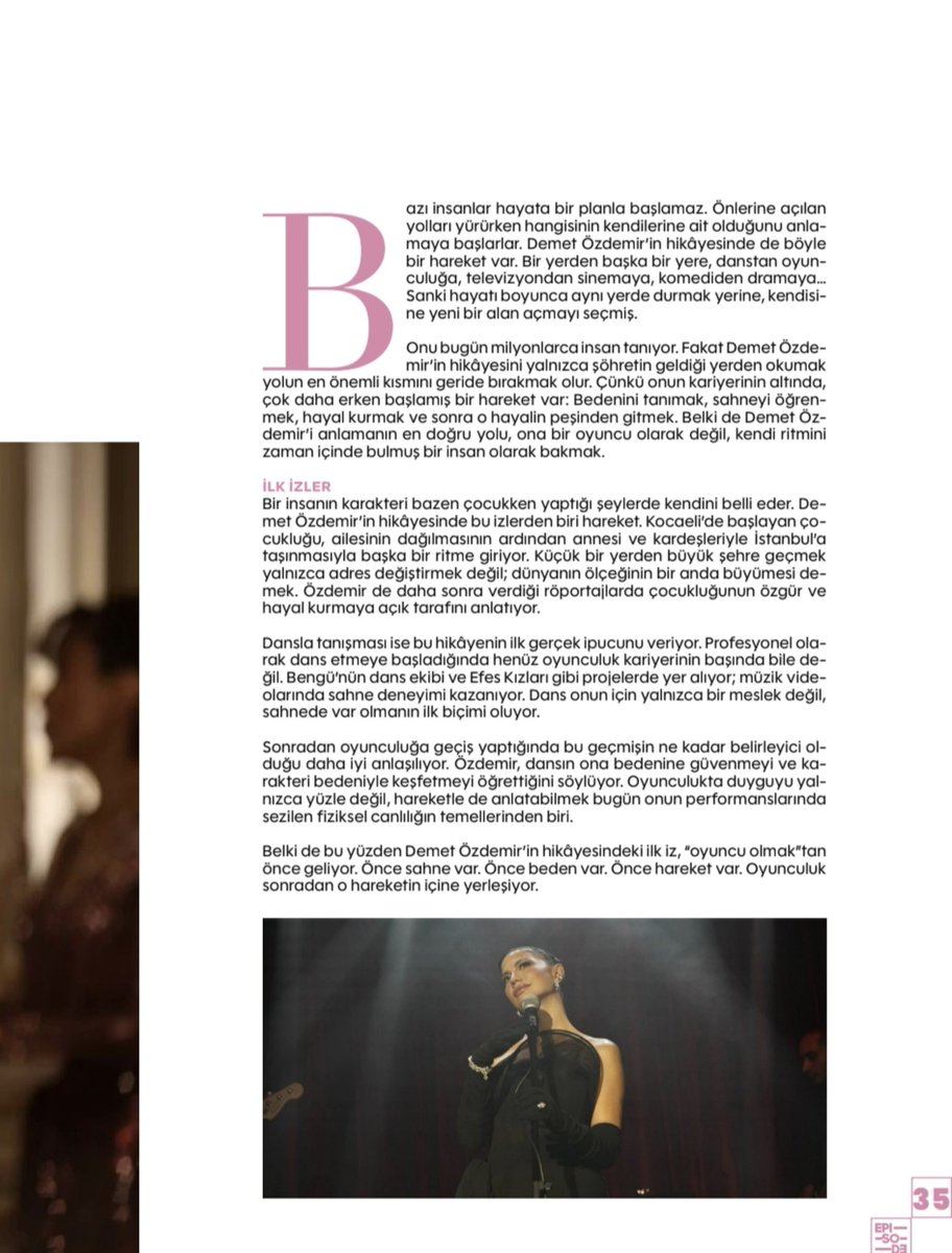 SRCMagazin's tweet photo. 📖 Episode Dergisi Ekim Sayısı'nda #DemetÖzdemir İncelemesi!
​Episode dergisi, Cengizhan Özcan'ın kaleme aldığı "Demet Özdemir: Kendi Ritimini Bulmak" yazısıyla başarılı oyuncunun kariyer yolculuğunu mercek altına aldı. https://t.co/vrM1kL5qia