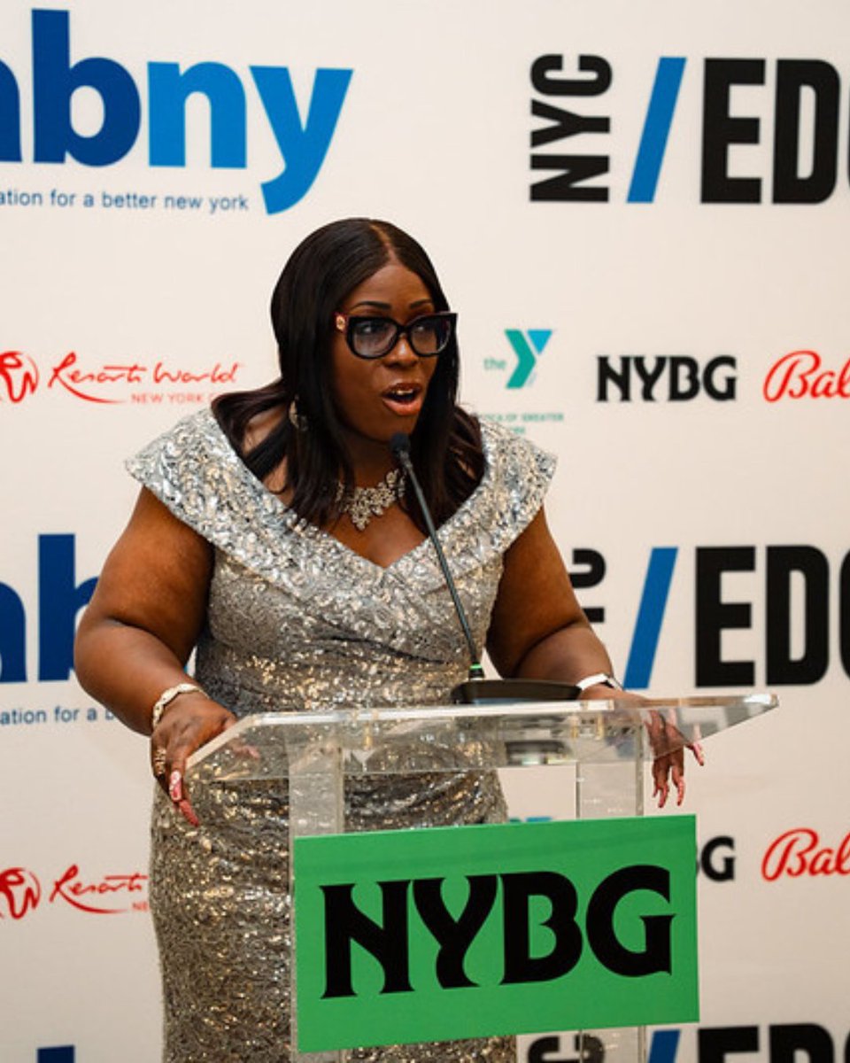 ABetterNY's tweet photo. What a night in the Boogie Down Bronx! ✨ Last night, our borough-by-borough ABNY Celebrates NYC series made its second stop, hosting a bash at the iconic New York Botanical Garden! https://t.co/9L5aWkXK1U