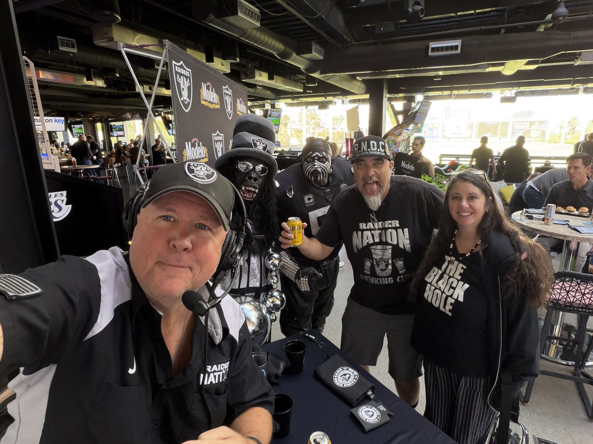 JTTheBrick's tweet photo. Always a fun time @TopgolfLasVegas with @ModeloUSA &amp; @BlackHoleFans 
#RaiderNation https://t.co/mYxdgzvDw3