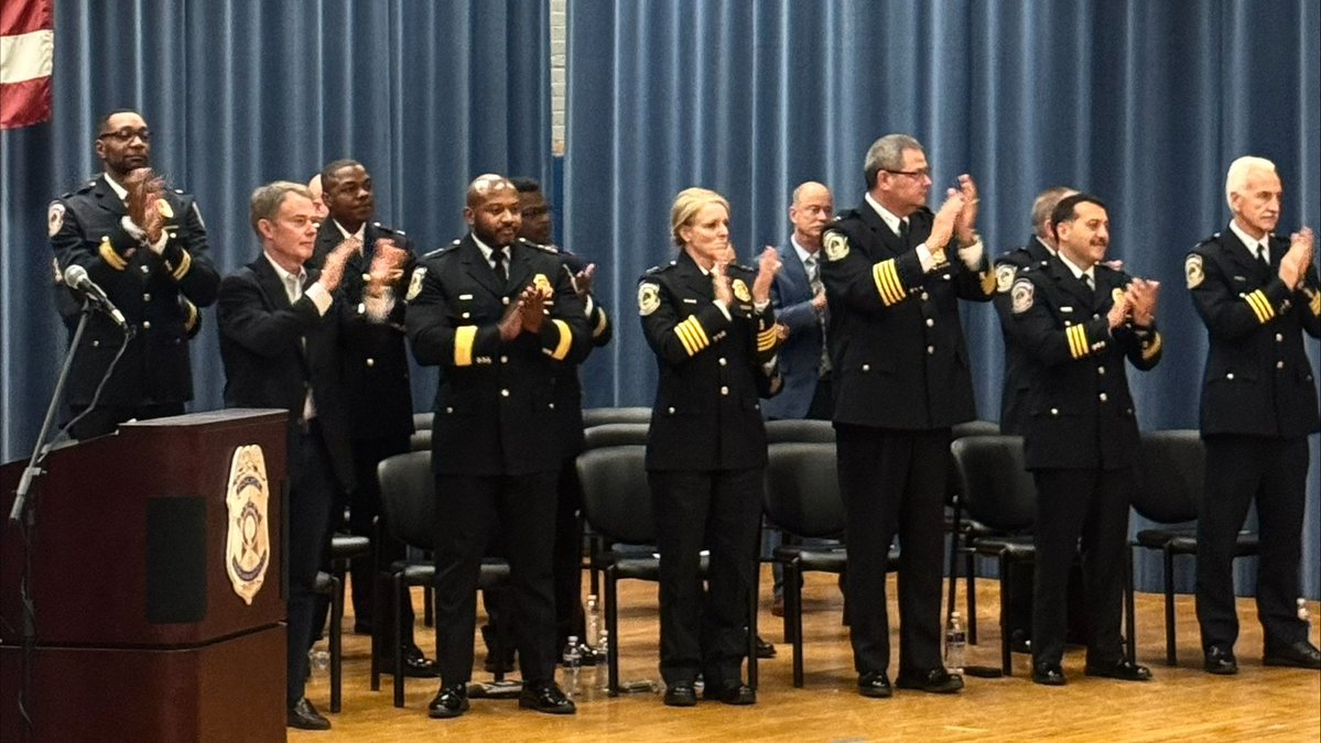 IndyMayorJoe's tweet photo. I was honored to speak at today's @IMPDnews 35th recruit class graduation. I commend each of these officers for their decision to serve our community and for their dedication and commitment to making our neighborhoods safer. https://t.co/DfGMFSDs1Y