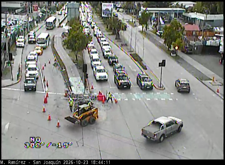 TTIOhiggins's tweet photo. Atención (17:47 hrs.), A esta hora una pista habilitada la oriente en Miguel Ramírez y Leopoldo de Asís sector San Joaquín por trabajos en la vía. Tránsito lento. Circule con precaución. #Rancagua https://t.co/RFMi2srqOH