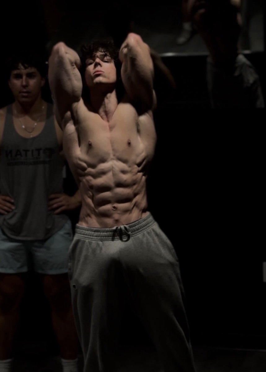 alpha_easton's tweet photo. Do I have a big .....?  biceps ;) https://t.co/wmhBcB12bl