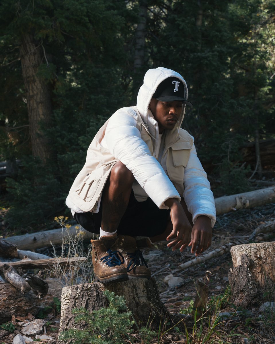 featurelv's tweet photo. Columbia reintroduces the Dually Mountain™️ Outerchange JacketColumbia reintroduces the Dually Mountain Outerchange Jacket, a limited-edition 3-in-1 silhouette inspired by classic outdoor gear from the brand's archives.

Featuring an outer vest and inner jacket that can be worn separately or together, the design combines technical innovation with everyday versatility.

Available now in Dark Stone on White at https://t.co/Iz9eF2NHya.