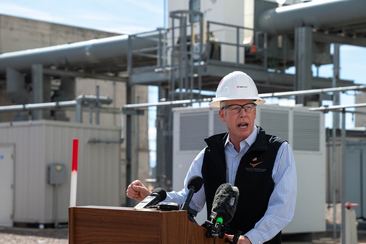 gasworld's tweet photo. The US Department of Energy (DOE) has designated helium as a critical material, citing growing supply risks and its importance to domestic… www.​gasworld.​com/story/us-designates-helium-a-critical-material-amid-supply-concerns/2262572.​article/ #gasworld #industrialgas https://t.co/G6mSs3JPMi