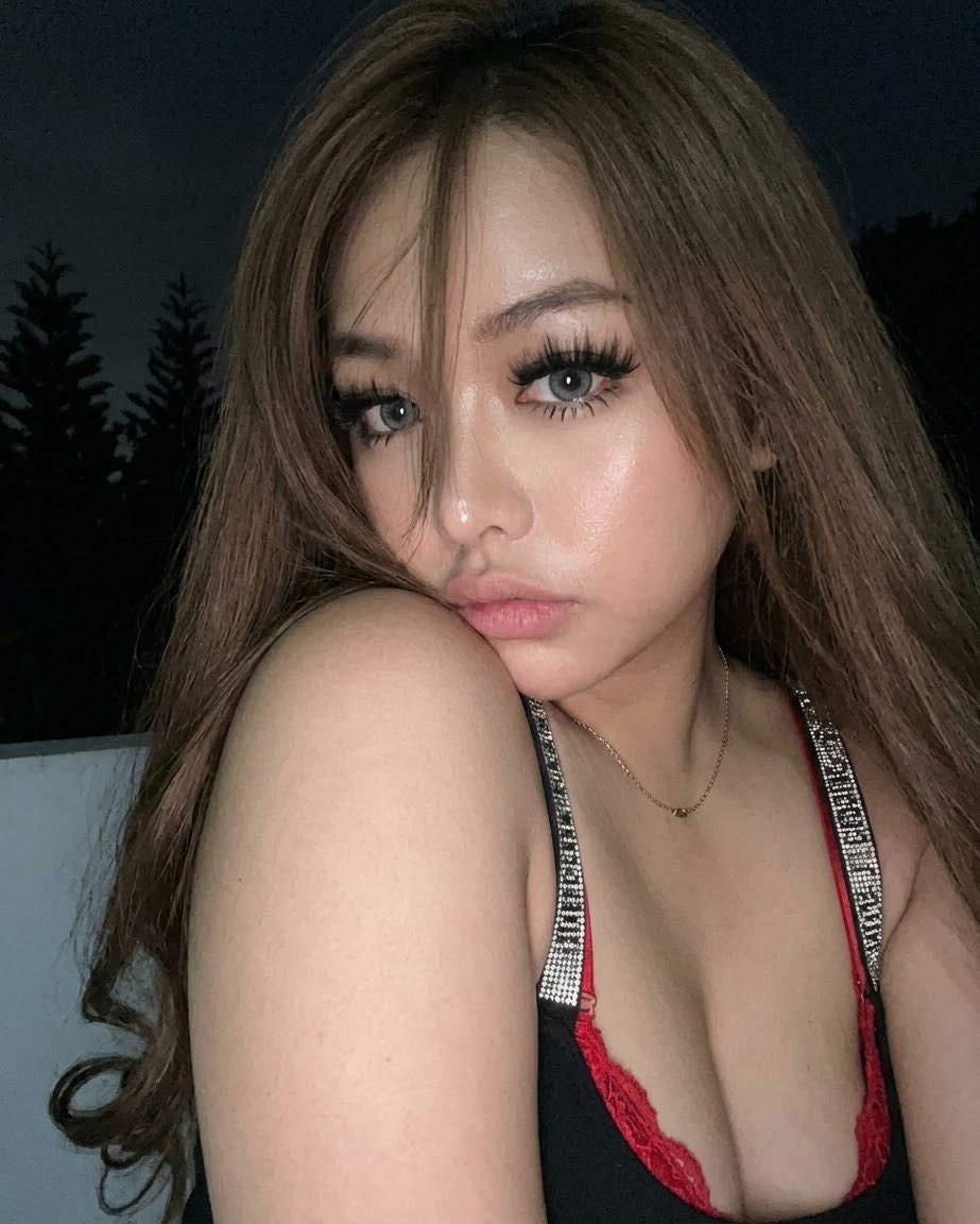 CherilynMe4ez's tweet photo. Just chilling in Khobar ✨ แวะมาเดินเล่นตากลมชิลๆ วันนี้อารมณ์ดีเป็นพิเศษค่ะ 💖
#ladyboy_khobar https://t.co/kcRukCQoRs