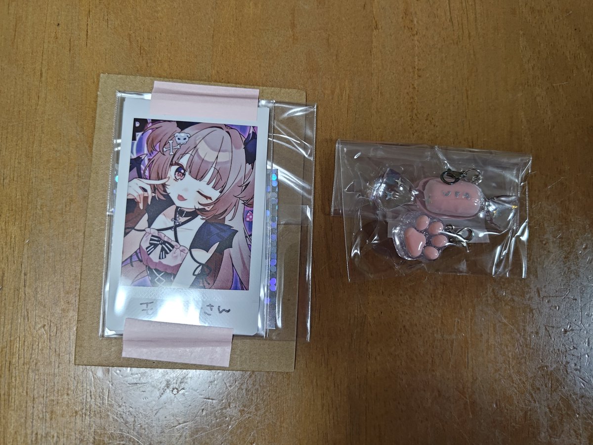 moriboo02's tweet photo. FCグッズ届いたー！！
小悪魔宇田さんの表情めっちゃ好きです☺️
チャームもめっちゃかわいいー！！
キャンディめっちゃクオリティ高くて素直に感動よ✨️
んー、これはペロペロペロペロペロペロペロペロペロペロ💕
#みてみてうたわん https://t.co/U6LjTmiZmV