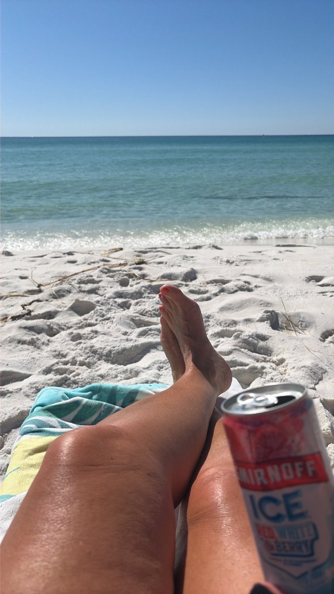 hoodboysmom's tweet photo. Same view since Saturday … gosh I’m going to miss this #fallbreak #beachgirl https://t.co/Bj83QiO97u