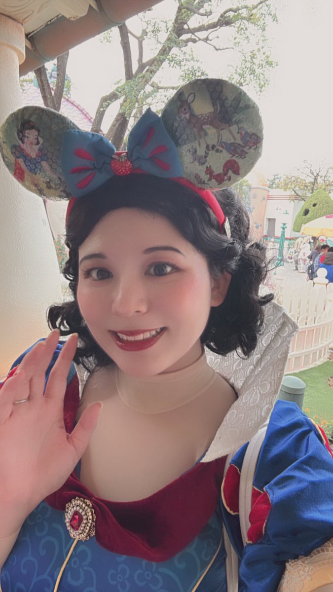 miki_applepel's tweet photo. 今日は白雪姫でインでした〜🍎(遅すぎ)
マブとお互い大好きなプリンセスが出来てほんと〜〜〜に最高の一日だった😭✨️✨️ https://t.co/ulHwBCsATV