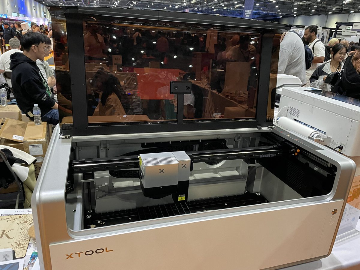 MaxFunkner's tweet photo. Was surprised to find @xToolOfficial booth at @MCMComicCon in London this weekend. Great opportunity to see M2, X1 and F2 Ultra in person. 
#Lasercutting #Laserengraving https://t.co/HdCa6FSVIU