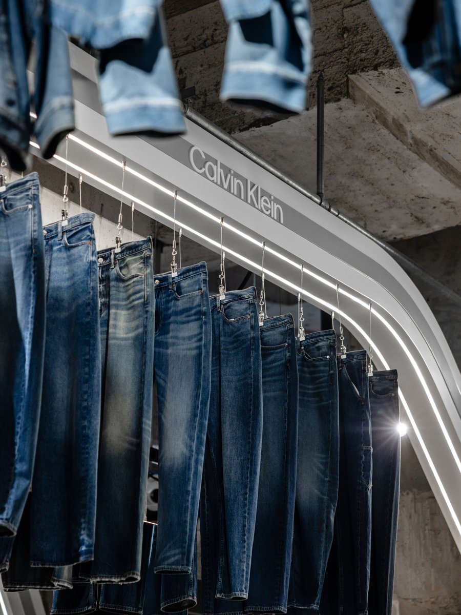 teeteepor_id's tweet photo. 🗓️ : 23.10.2026 {IG Update}
📸 : twnpich
💬 : House of Denim Pop-Up

🔗: https://t.co/rYsCl1a4lp

TEETEE WITH CK 
#CalvinKleinxTeeTee 
#twnpich https://t.co/CoOf8ff3CA