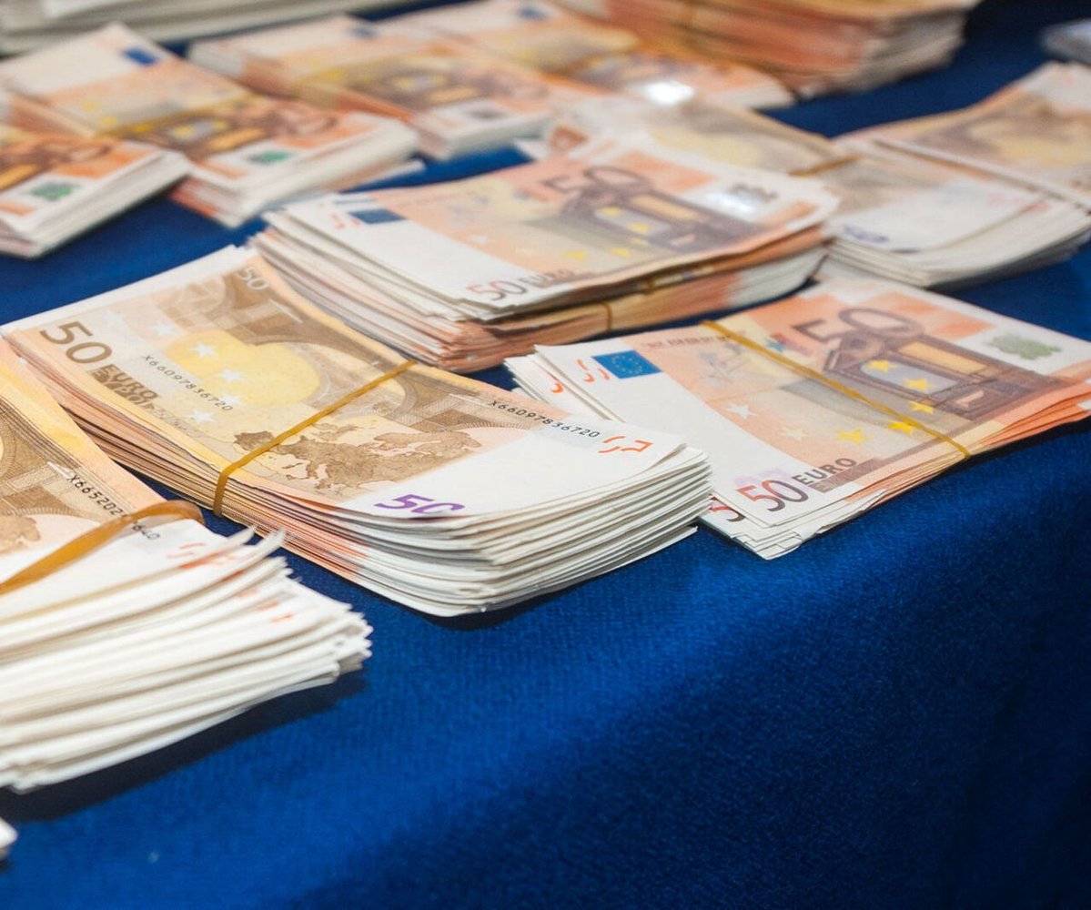 courtsnewsIRL's tweet photo. A Ukrainian law student who flew to Ireland in order to take more than €300k in drug gang cash out of the country has been jailed for five years.

https://t.co/FIEGCHhIGs https://t.co/eGp1i6bLMn