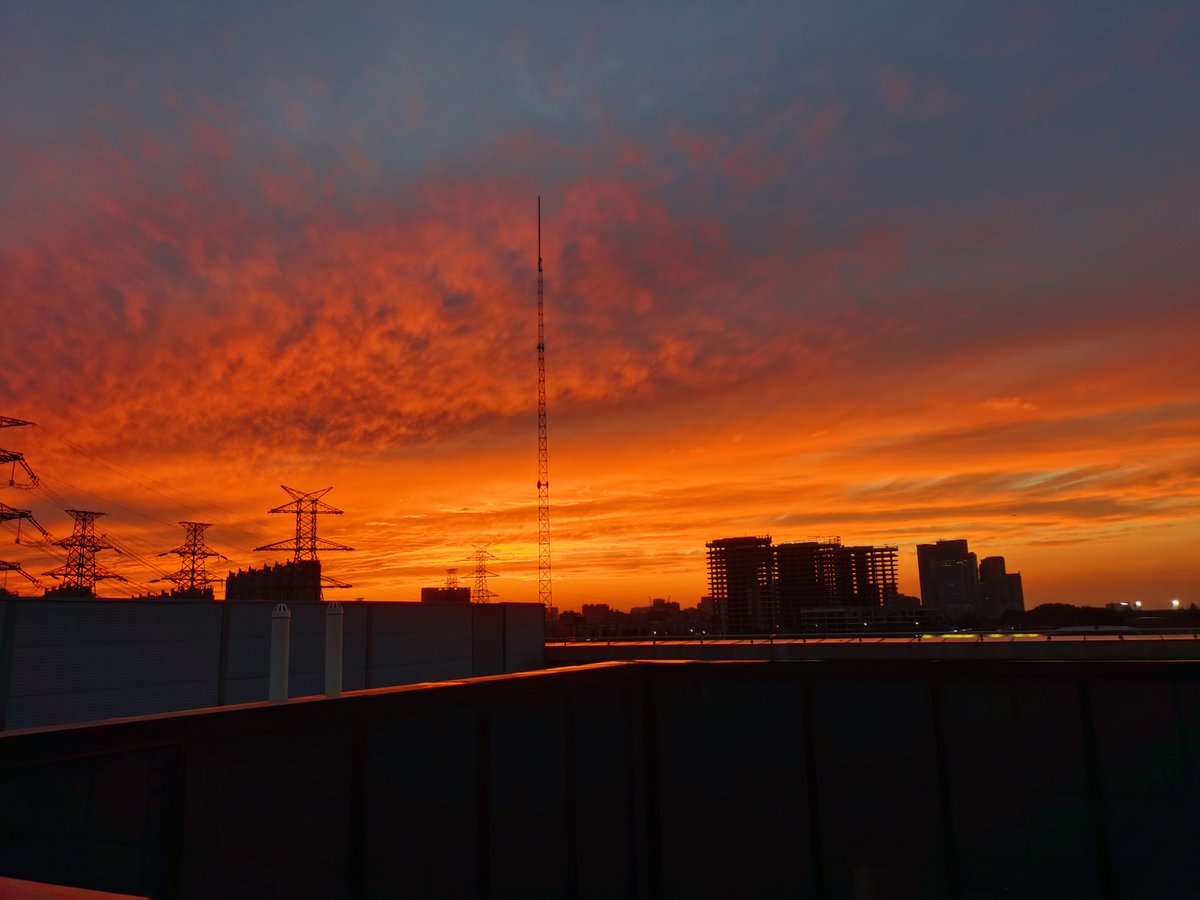 moeno_limelight's tweet photo. [寥かに澄んだ空に、ほのかに残る夕暮れの余韻が心を包む]， https://t.co/ll3sZn5Izo