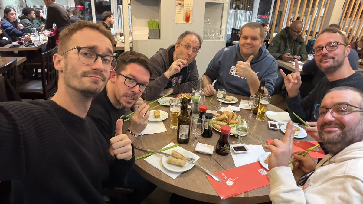 XboxOrNot's tweet photo. La Paris Games Week, c’est l’occasion de se retrouver (presque) tous ensemble 💚

Chaque jour, on essaye de vous partager notre passion pour Xbox et le jeu vidéo en général 🔥

@_Jingoro_ , @rockmanworld , @youushiii : pour la partie Test sur le site 

@taummax @ArobaseTheo_ pour la partie vidéo 

Et nos deux couteaux suisses : @franckriggs et @MickaelKorganor 

Vive le jeu vidéo, vive XBOX et vive le physique bordel ! #xbox