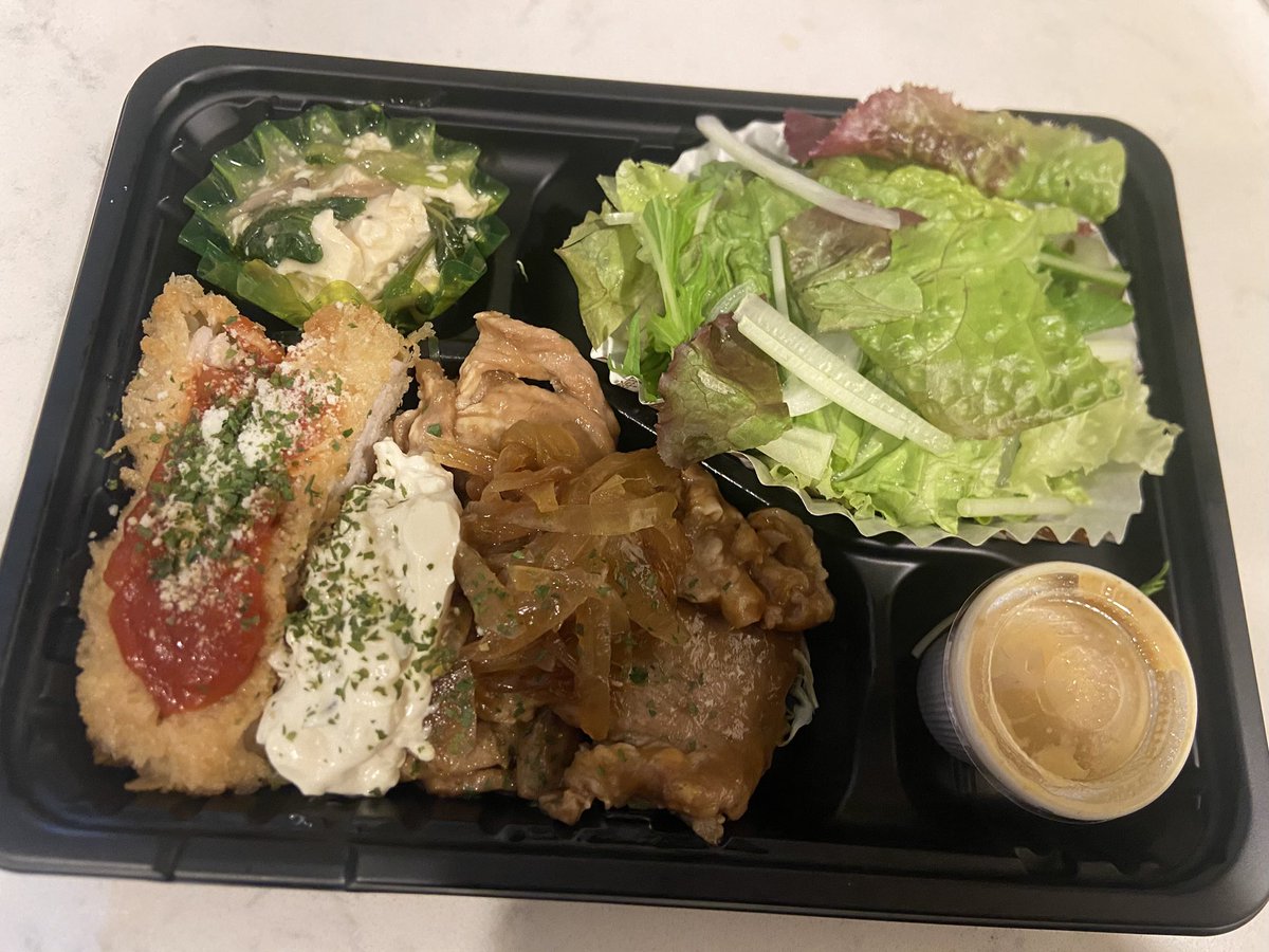 1181kororin0617's tweet photo. #ChocoProEats
これは差し入れ用の #お弁当 🍱
①ミルフィーユカツと生姜焼き
②チキン南蛮と甘味噌チキン
③油淋鶏と生姜焼き
④お豆富ハンバーグと塩麹チキン
私の料理結構美味しいのよね(自画自賛) https://t.co/aVGQve2mEc