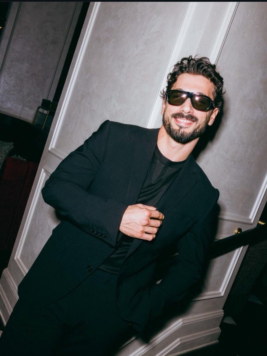 Vale71546145542's tweet photo. damn,this hot man 🖤
#DenizCanAktaş https://t.co/hZJhZnTwxk