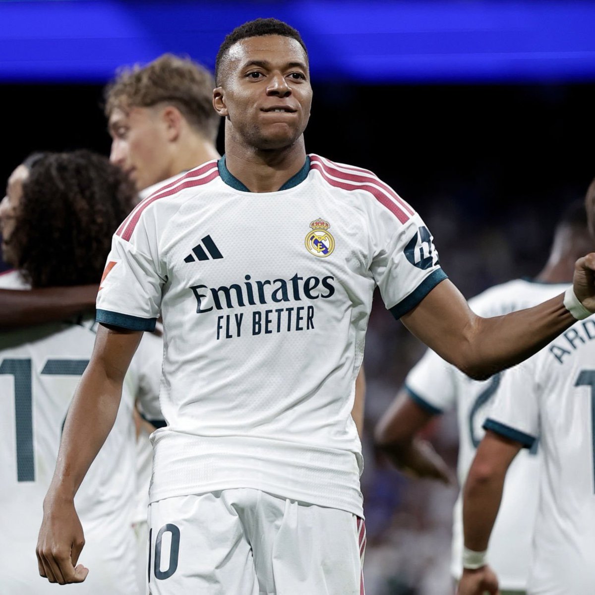 TMfutbal's tweet photo. 🚨 𝗕𝗥𝗘𝗔𝗞𝗜𝗡𝗚: France Football are currently interviewing Kylian Mbappé for his Ballon d’Or video. 🔥🏆

He was reportedly informed yesterday that he has won the Ballon d’Or. 🔥👏🏻 https://t.co/XN3LlFirur
