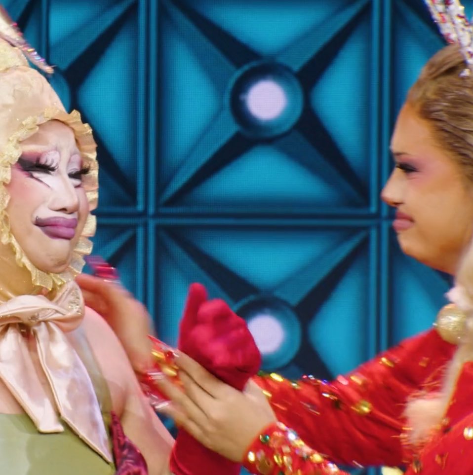 mrckzz_czn's tweet photo. I really love these two queens for their heart. I love watching their lives and seeing how genuine they are towards their fans. Kumbaga embodying puso, puso, at puso pa din. https://t.co/3jVjeDi5ib