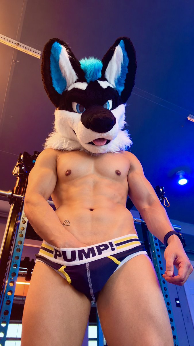 AtomtheWolf's tweet photo. Workout got me sweaty. Anyone wants to huff? https://t.co/BOPXYzNlRg