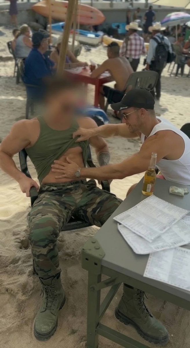 Uniformedmen_of's tweet photo. Hot marine ditched his duty, took the cash, and bent over like a good paid boy 🍆 https://t.co/hntu3RbKo8