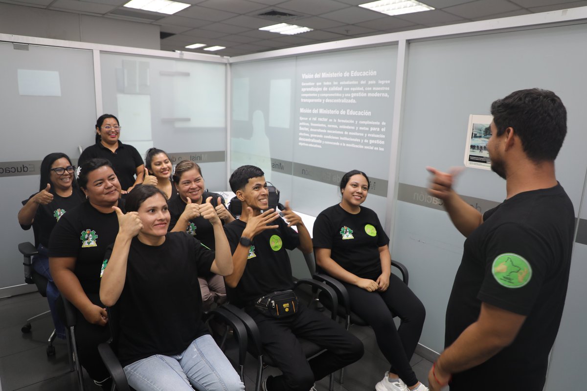 MineduPeru's tweet photo. 🤝 Esta experiencia demuestra cómo las prácticas pedagógicas inclusivas contribuyen a construir una educación superior tecnológica que reconoce la diversidad, promueve la igualdad de oportunidades y garantiza que todos puedan aprender.
#EducaciónInclusiva https://t.co/88Pp2DdsO0