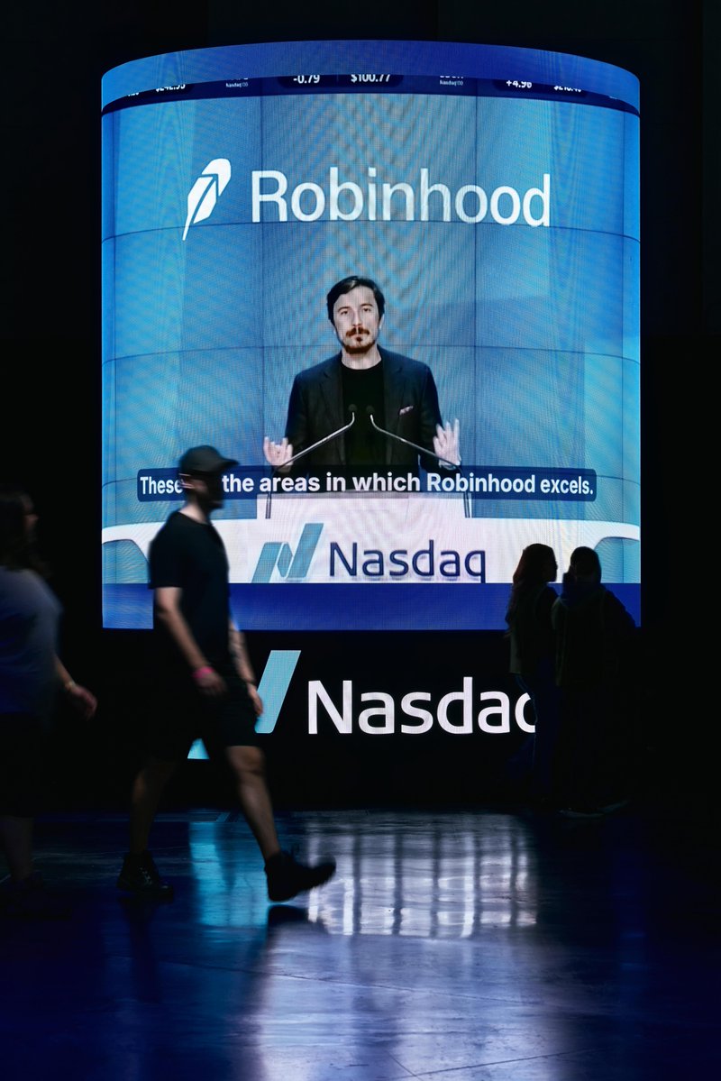Nasdaq's tweet photo. Nasdaq’s first-ever sponsorship of @RobinhoodApp’s HOOD Summit comes to a wrap. 
 
From market insights to the future of trading, here’s a look at Nasdaq at #HOODSummit. 🧵 https://t.co/Z0XaHHpqEP