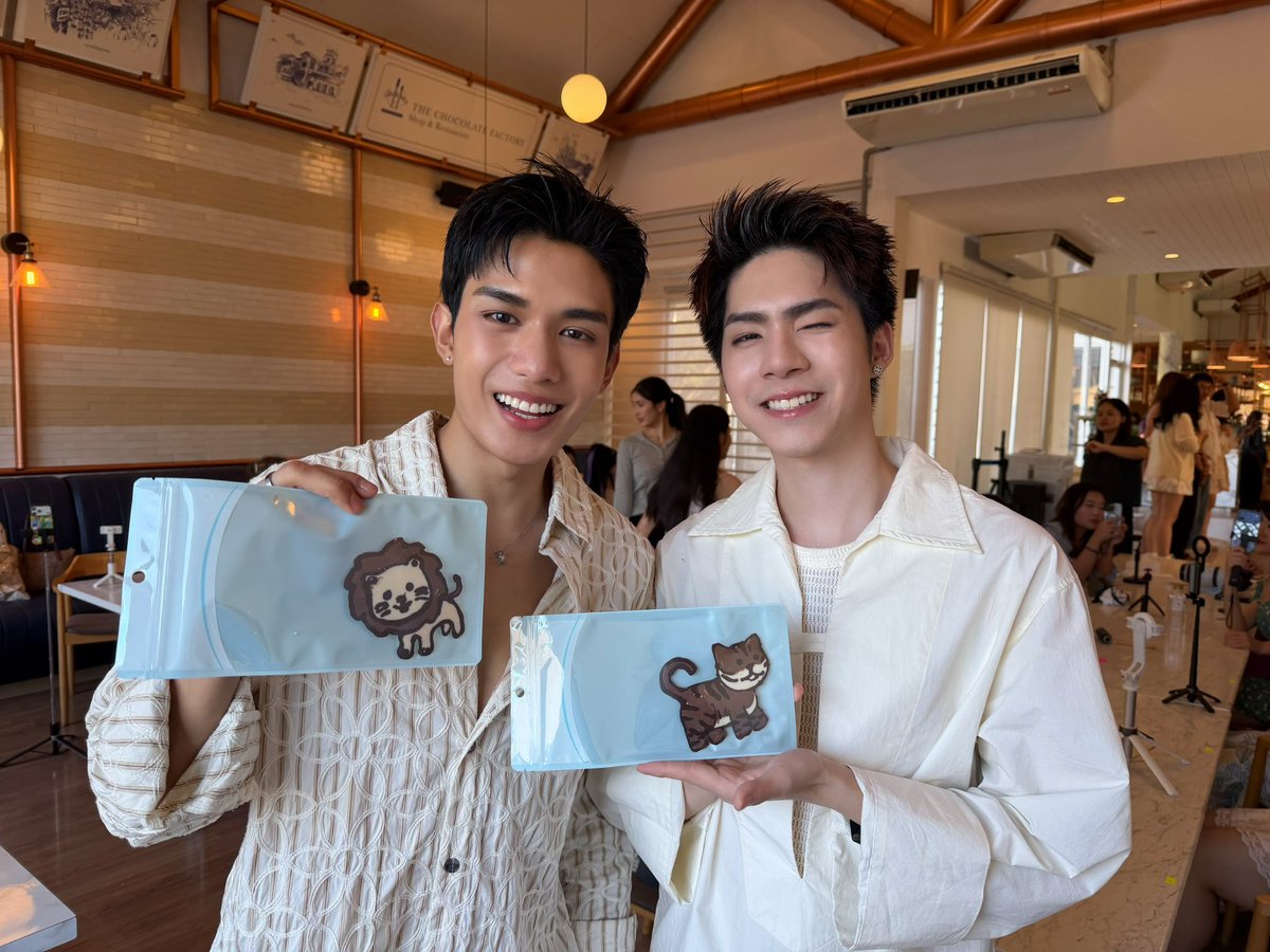 DomundiTV's tweet photo. บรรยากาศภายในกิจกรรม A Journey of Love with NetJJ in Hua Hin ของ “เน็ต” @netsiraphop และ “เจเจ” @jj_rcp กับแฟน ๆ 🫶🏻

#BareNoteTripxNetJJ https://t.co/b3zdwEUwZp