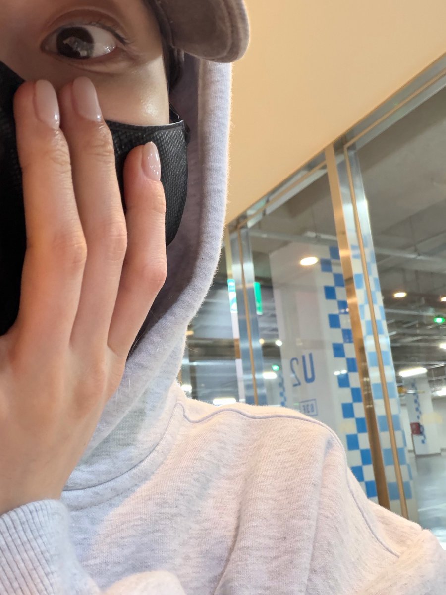 wntrult's tweet photo. streets saying minjeong changed her hair back to black??!! https://t.co/cP3OOc7gdW