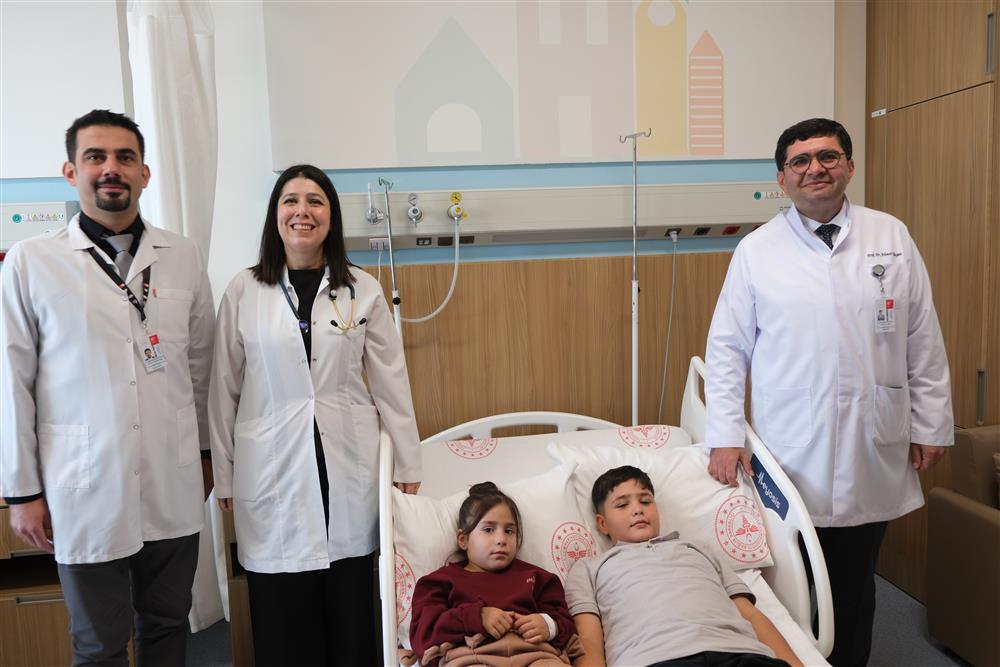 yenicizgigazete's tweet photo. Tıpta büyük başarı, minik kalplere büyük dokunuş
https://t.co/N36KFXyjvF @yenicizgigazete aracılığıyla
#sağlıkbakanlığı #TIP #Gaziantep #şehirhastanesi #necatisasmaz https://t.co/l2mq7jDp94