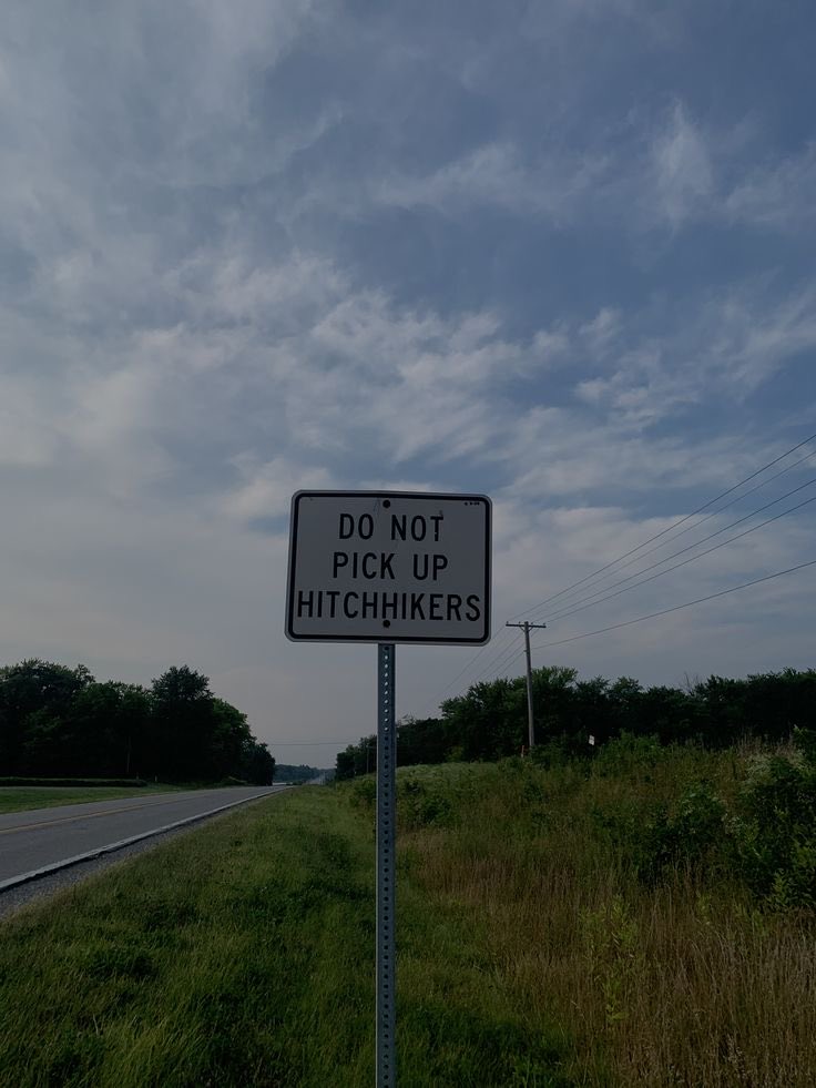 bookloverism's tweet photo. ✴︎ #cr the hitchhikers by chevy stevens https://t.co/GJl5IRpwNW