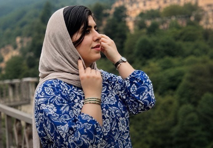 Sahar_kamraan's tweet photo. زهرا؛ رتبه ۱۴۶ کنکور، دانشجوی ارشد برق امیرکبیر بود. یک هفته قبل از مراسم عقدش، ۱۸ دی به سرش شلیک کردند.
 شجاعتش را به یاد آر 🖤

#زهرا_محمودپور https://t.co/NB0dBmIOeo
