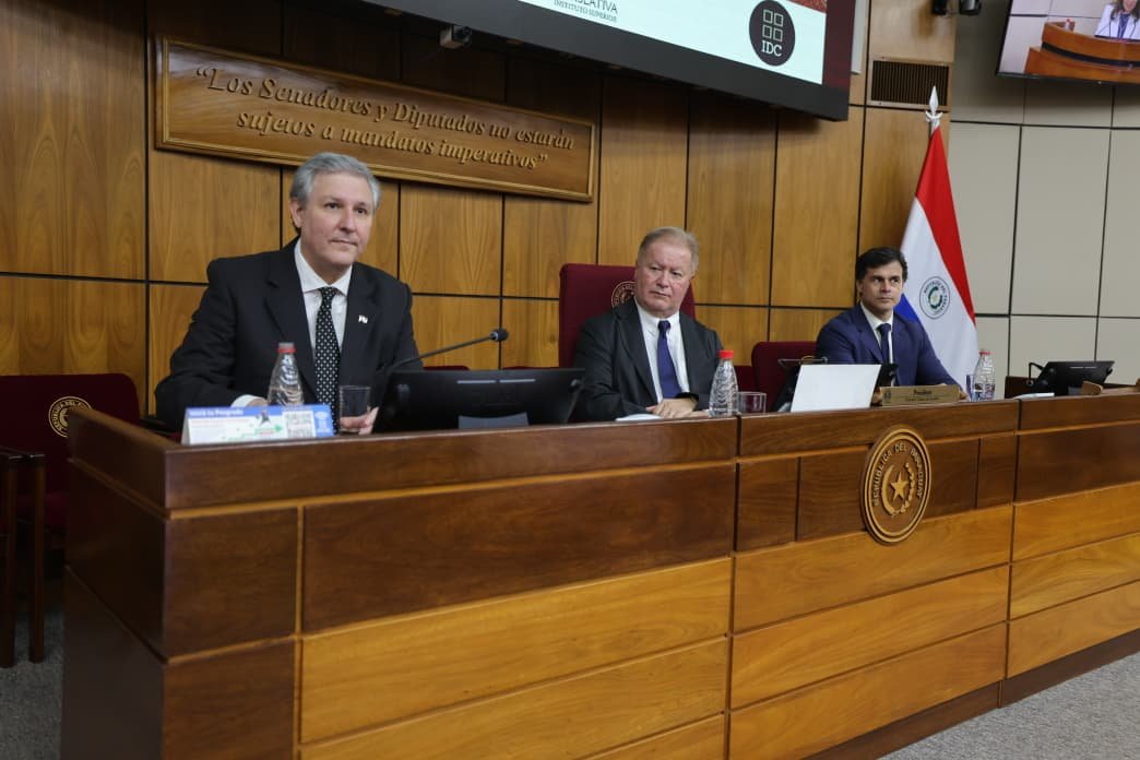 SenadoresPy's tweet photo. 📸 Prosigue el ciclo de conferencias en el marco de la Especialización de Posgrado Internacional en Justicia Constitucional y Derechos Humanos, con orientación en Derecho Parlamentario, organizado por el Instituto Superior de la Academia Legislativa y la Universidad de Bolonia. https://t.co/5MkbKKWiBm