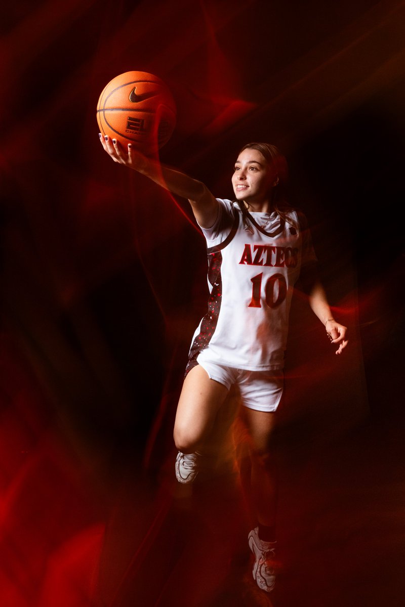 Aztec_WBB's tweet photo. A familiar face is featured in the latest issue of @SDSU magazine https://t.co/ls0SROlAls