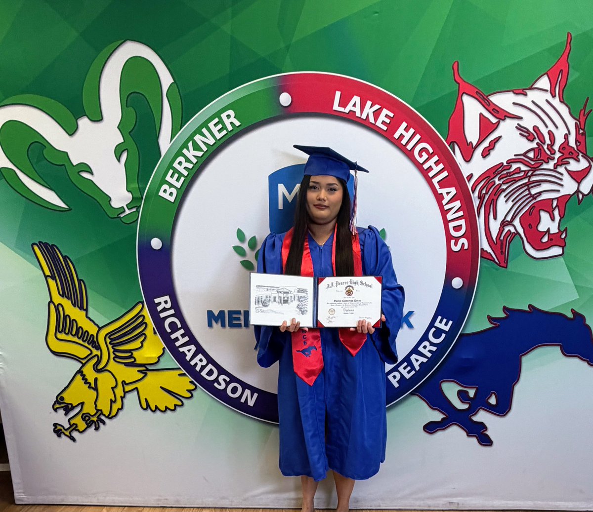 MPA_RISD's tweet photo. Congratulations to MPA's latest graduate, Evelyn! @JJPearceHS @TheCBreedlove @RichardsonISD @IamBranum @CarmenSteward9 @KD5RCA @ShariceLashay_ https://t.co/aJfWk5sAJm