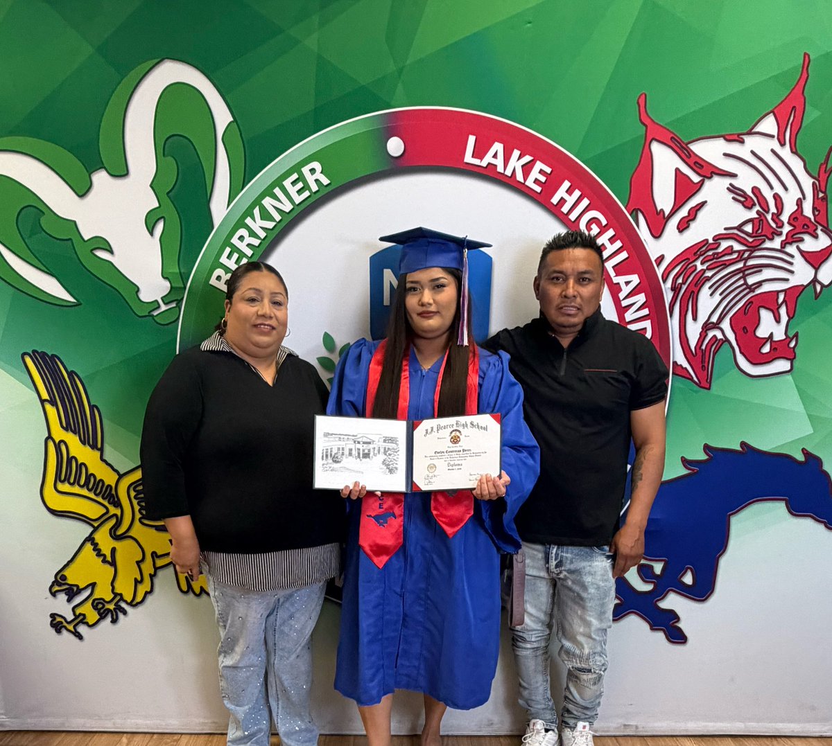 MPA_RISD's tweet photo. Congratulations to MPA's latest graduate, Evelyn! @JJPearceHS @TheCBreedlove @RichardsonISD @IamBranum @CarmenSteward9 @KD5RCA @ShariceLashay_ https://t.co/aJfWk5sAJm