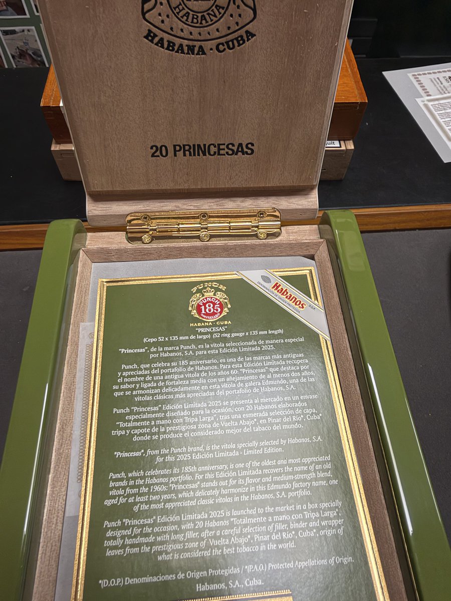 ArcadiaCigars's tweet photo. PUNCH PRINCESAS | HABANA, CUBA
A timeless expression of Cuban heritage. An iconic name, a distinguished legacy, and the quiet elegance of a true collector’s piece.
The art of collecting. The privilege of rarity.
#Punch #Habanos #CigarHeritage #CollectorsEdition #ArcadiaCigars https://t.co/FNDckF91bl