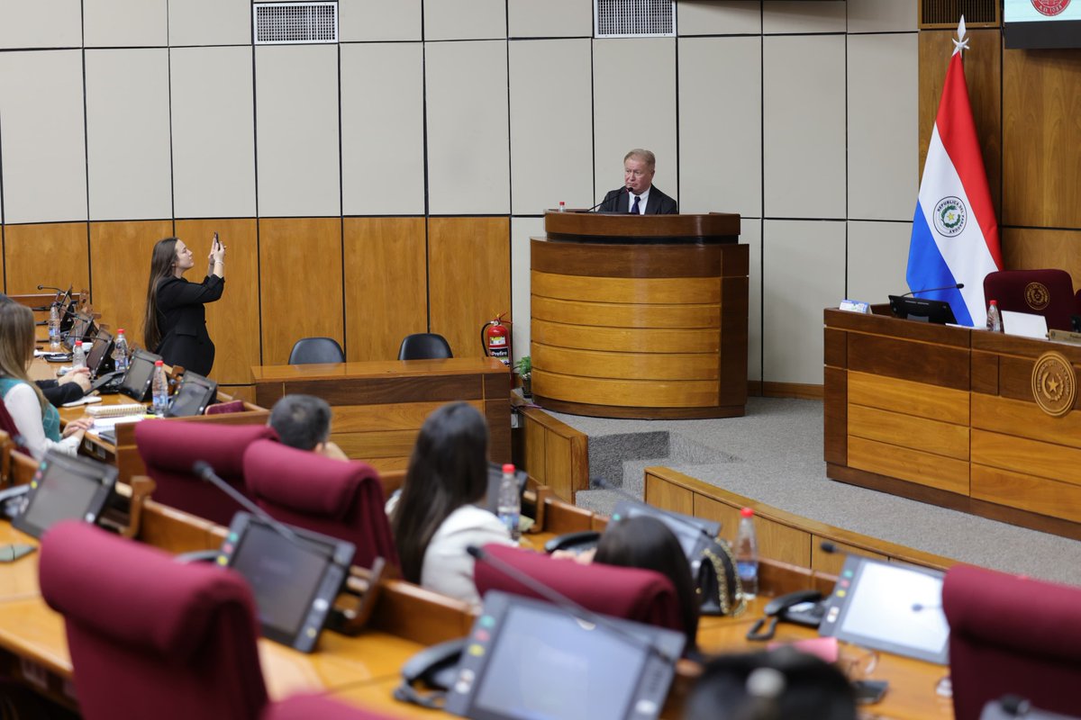 SenadoresPy's tweet photo. @AcademiaHCS Tema: El sistema parlamentario italiano y sus últimas modificaciones
Disertante: Luca Mezzeti, director de la Escuela Superior de Estudios Jurídicos de la Universidad de Bolonia, Italia

📍 Sala de sesiones del Senado, 3er. piso https://t.co/BssQT4gtIW