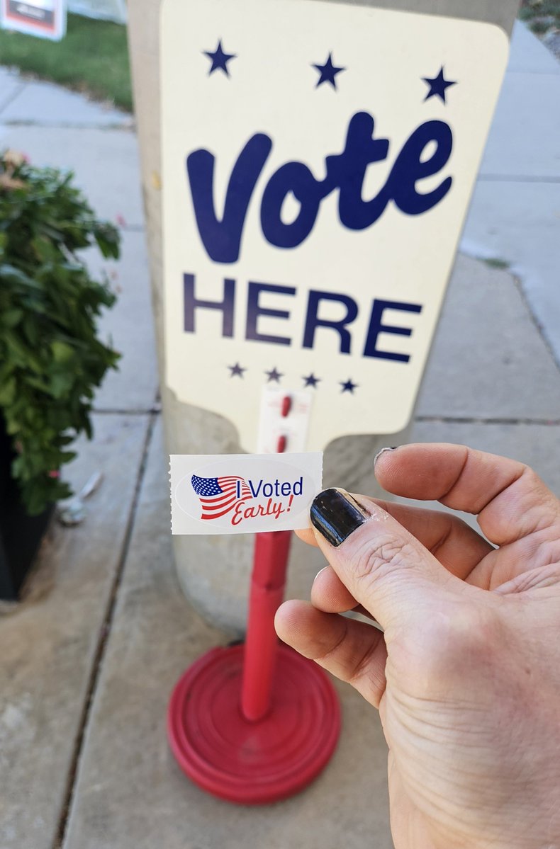 petzilla's tweet photo. Early voted today.

 A vote for a change and hope for better times for our state and for our country. https://t.co/egx0RqDq9e