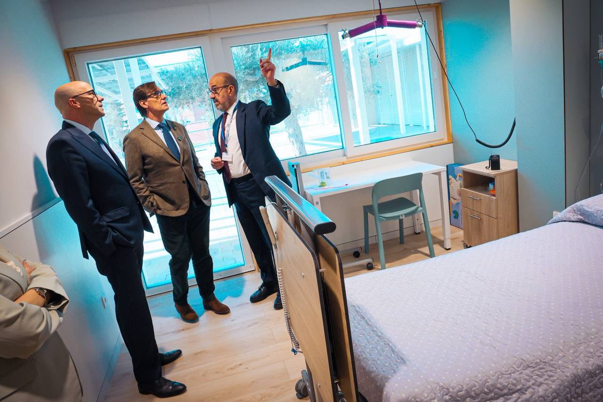 dsocialscat's tweet photo. 📸 El president @salvadorilla i el conseller Raúl Moreno han visitat la nova residència La Muntanyeta, a Tarragona, un equipament de referència en l’atenció a persones amb paràlisi cerebral i pluridiscapacitat, amb 60 places i espais adaptats a les seves necessitats. https://t.co/exSKuaeXiw