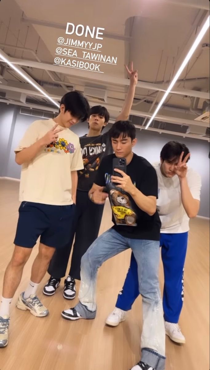 mhokdanainat's tweet photo. HIA GANG DARI REMAJA AMPE REMAJA TUA 😭😭😭😭🥺🥺🥺🥺😭🥺🥺🥺🥺🥺😭🥺😭😭😭😭😭 https://t.co/kuGm5yPauS